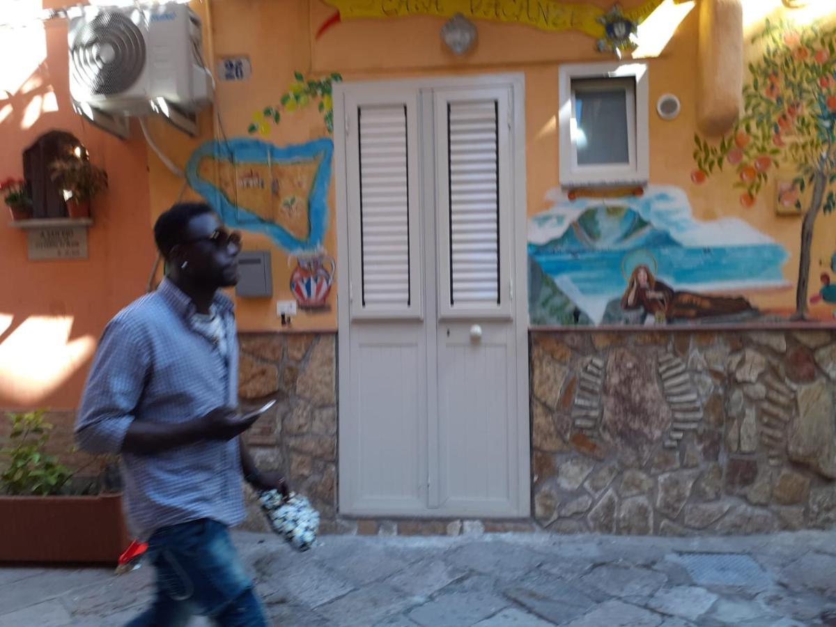 Casa vacanza mercato ballaro’ Palermo Esterno foto